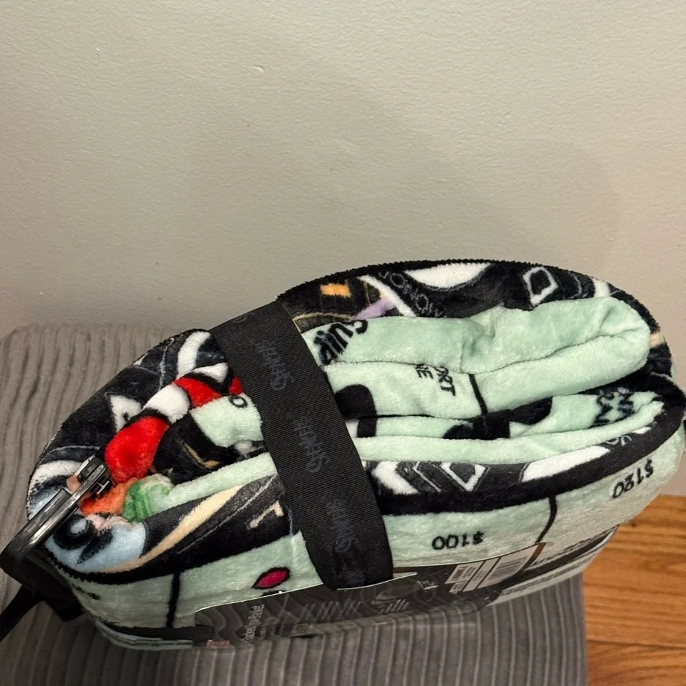 Monopoly Faux Fur Throw Blanket - Green - Picture 7 of 8